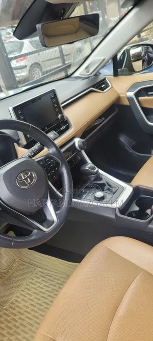 Toyota RAV4 2021 Green