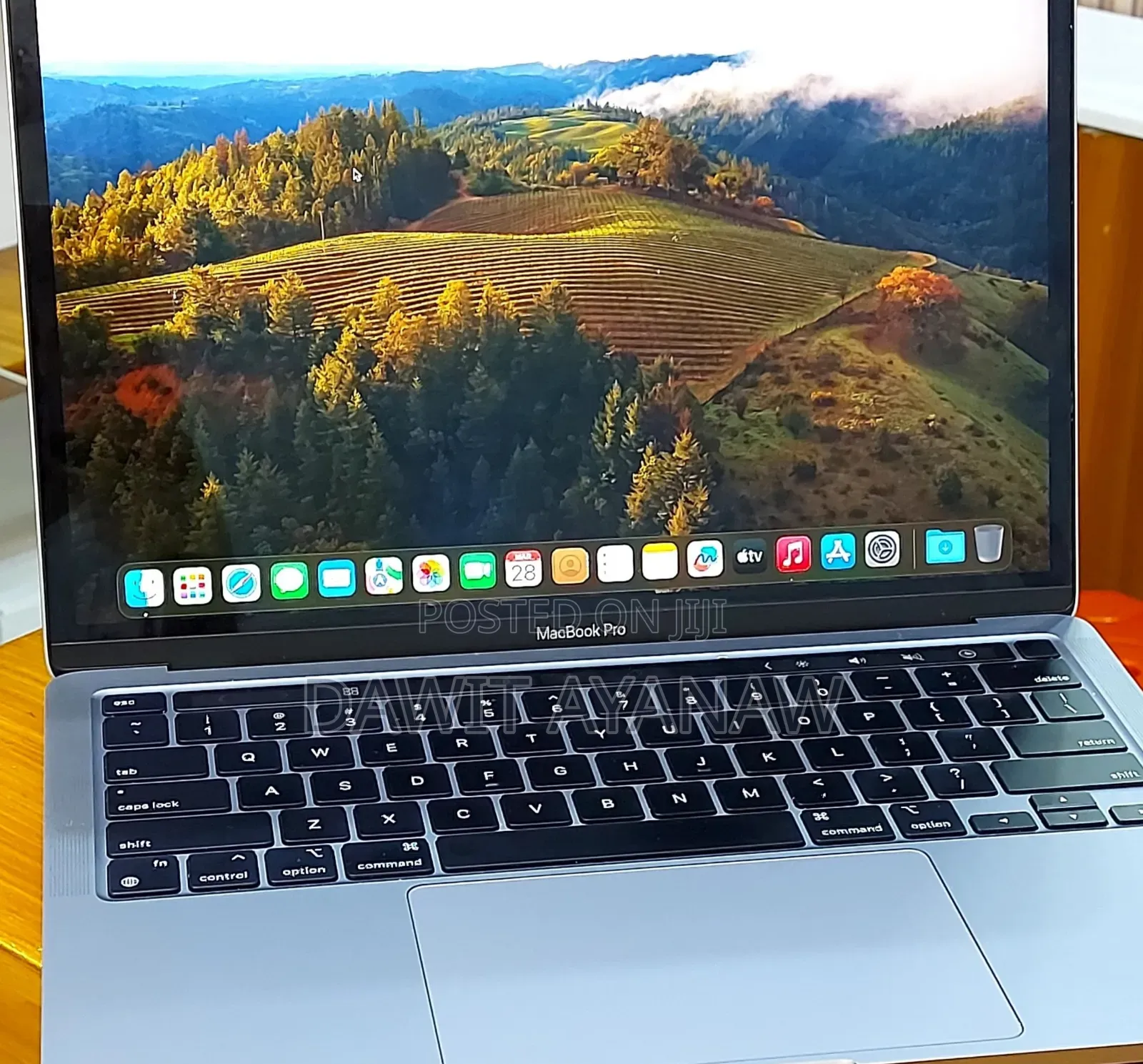 New Laptop Apple MacBook Pro 2022 M2 8GB Apple M2 SSD 256GB