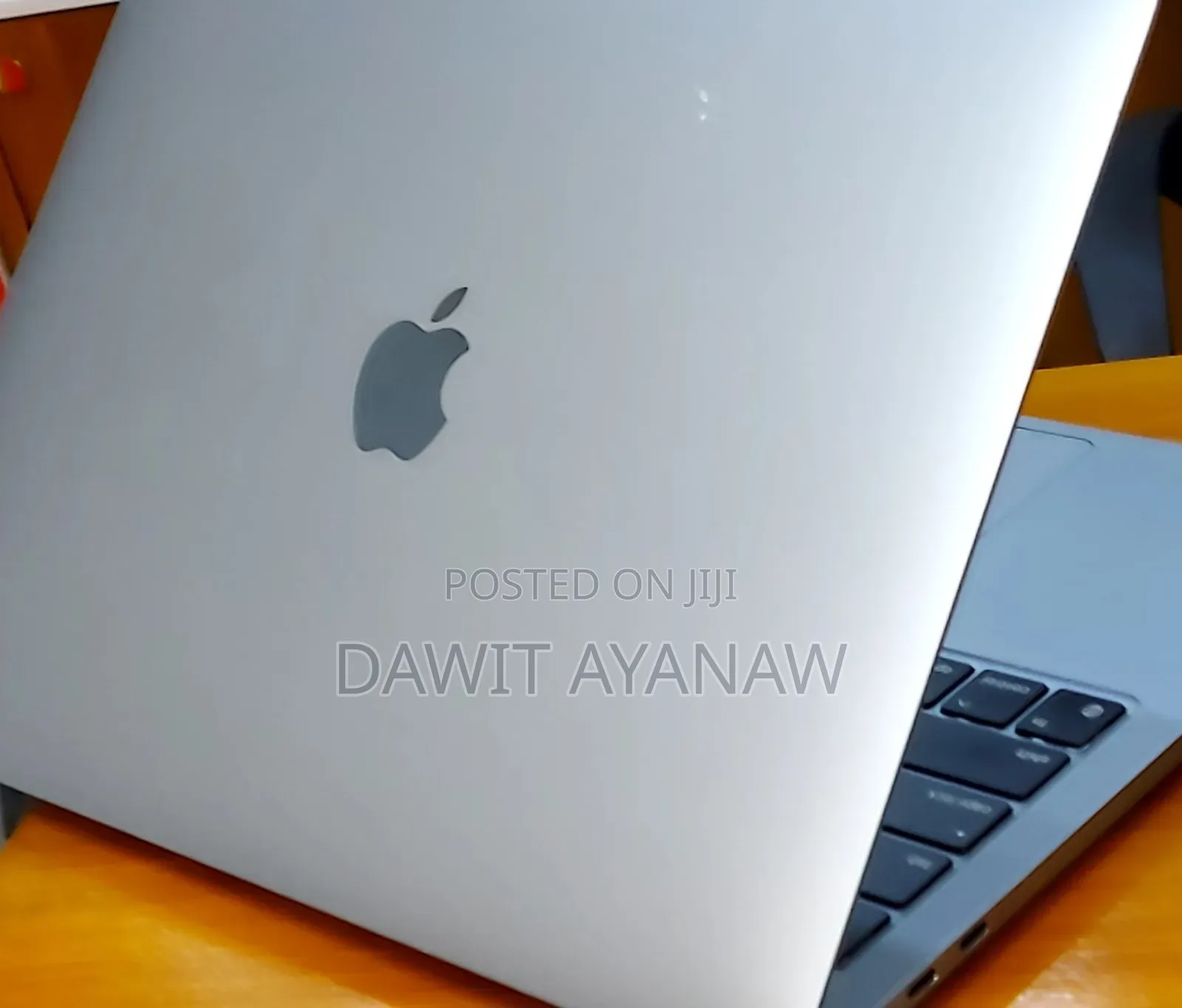 New Laptop Apple MacBook Pro 2022 M2 8GB Apple M2 SSD 256GB