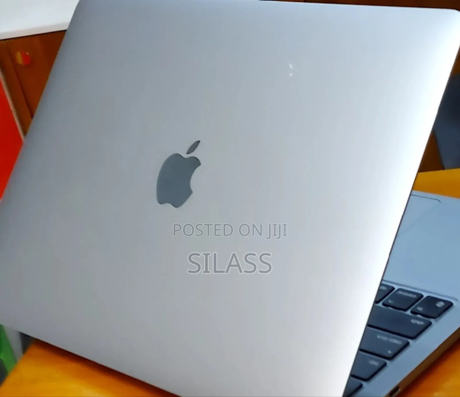 New Laptop Apple MacBook Pro 2022 M2 8GB Apple M2 SSD 256GB