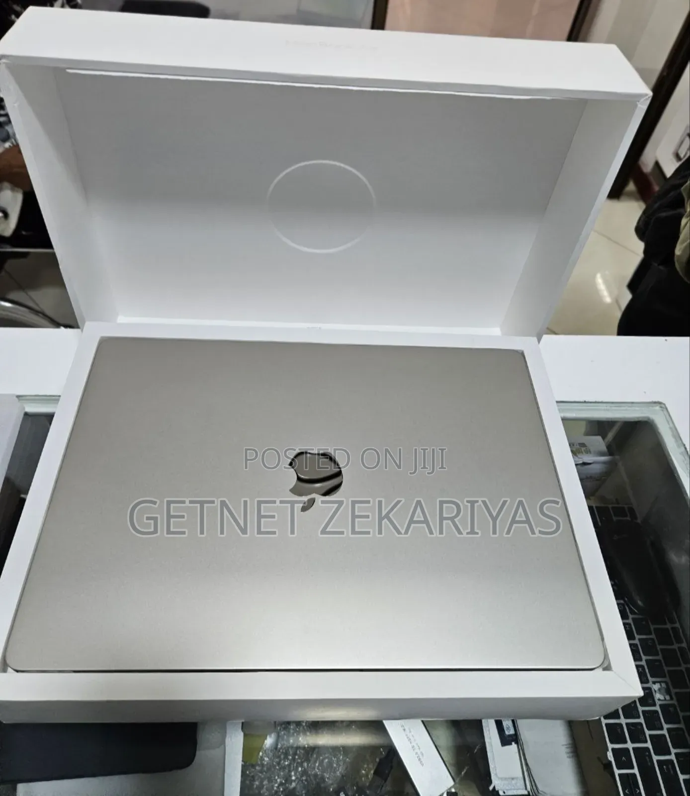 New Laptop Apple MacBook Air 2023 M2 8GB Apple M2 SSD 256GB