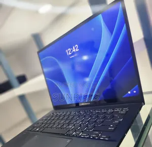 New Laptop Asus ZenBook 13 UX331UN 16GB Intel Core I7 SSD 512GB