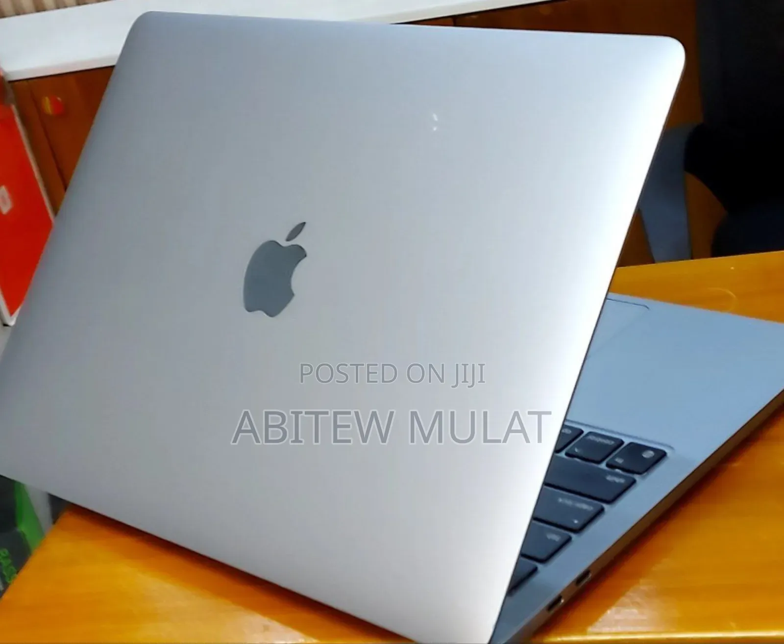 New Laptop Apple MacBook Pro 2022 M2 8GB Apple M2 SSD 256GB