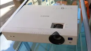 Brand New Sony Projector Model Name VPL-Dx100 Hardw