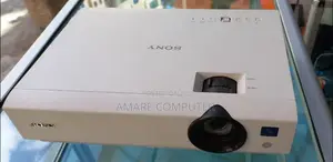 Brand New Sony Projector Model Name VPL-Dx100 Hardw