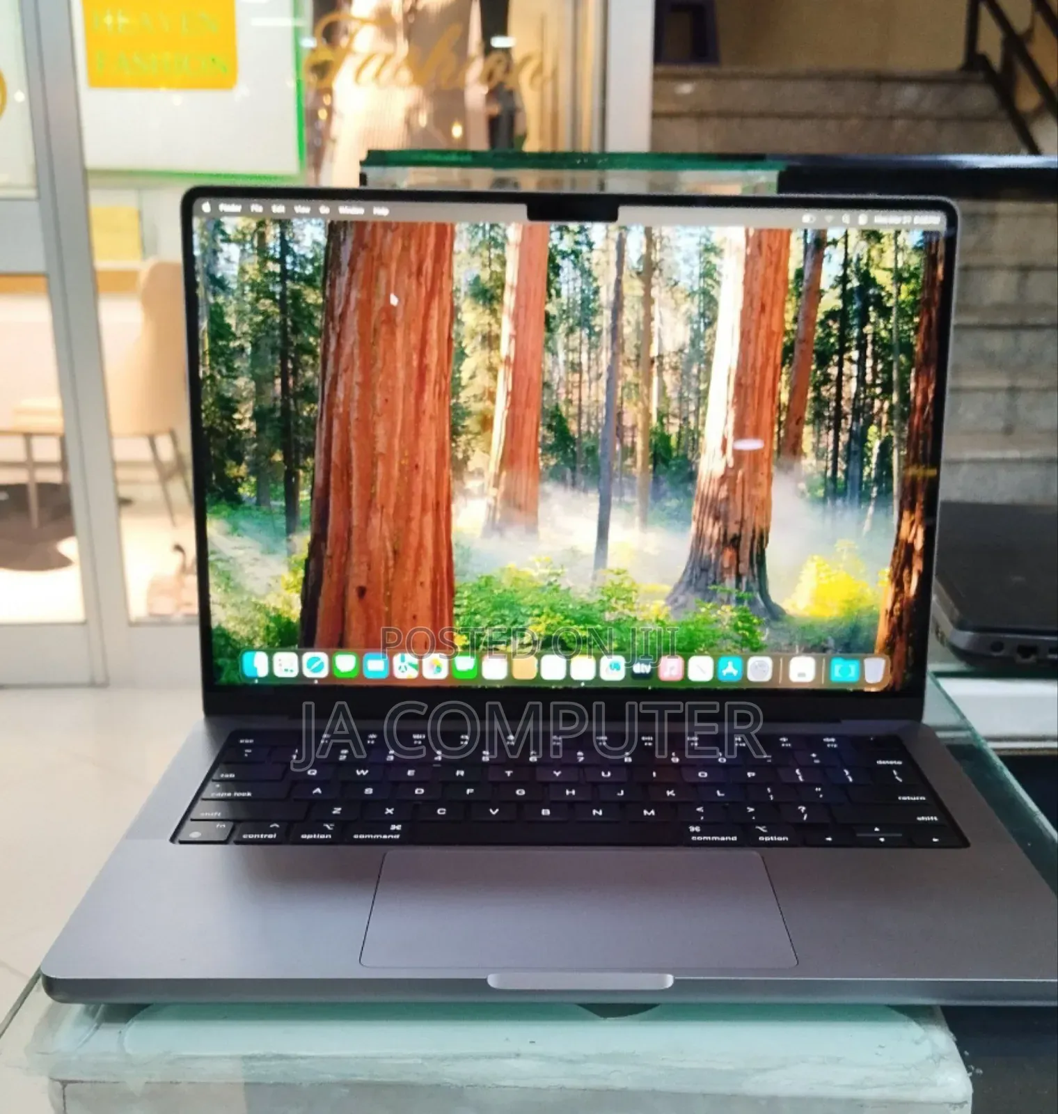 New Laptop Apple MacBook Pro 2020 M1 16GB Apple M1 SSD 1T