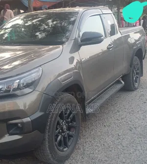 Toyota Hilux 2022 Gray