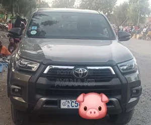 Photo - Toyota Hilux 2022 Gray
