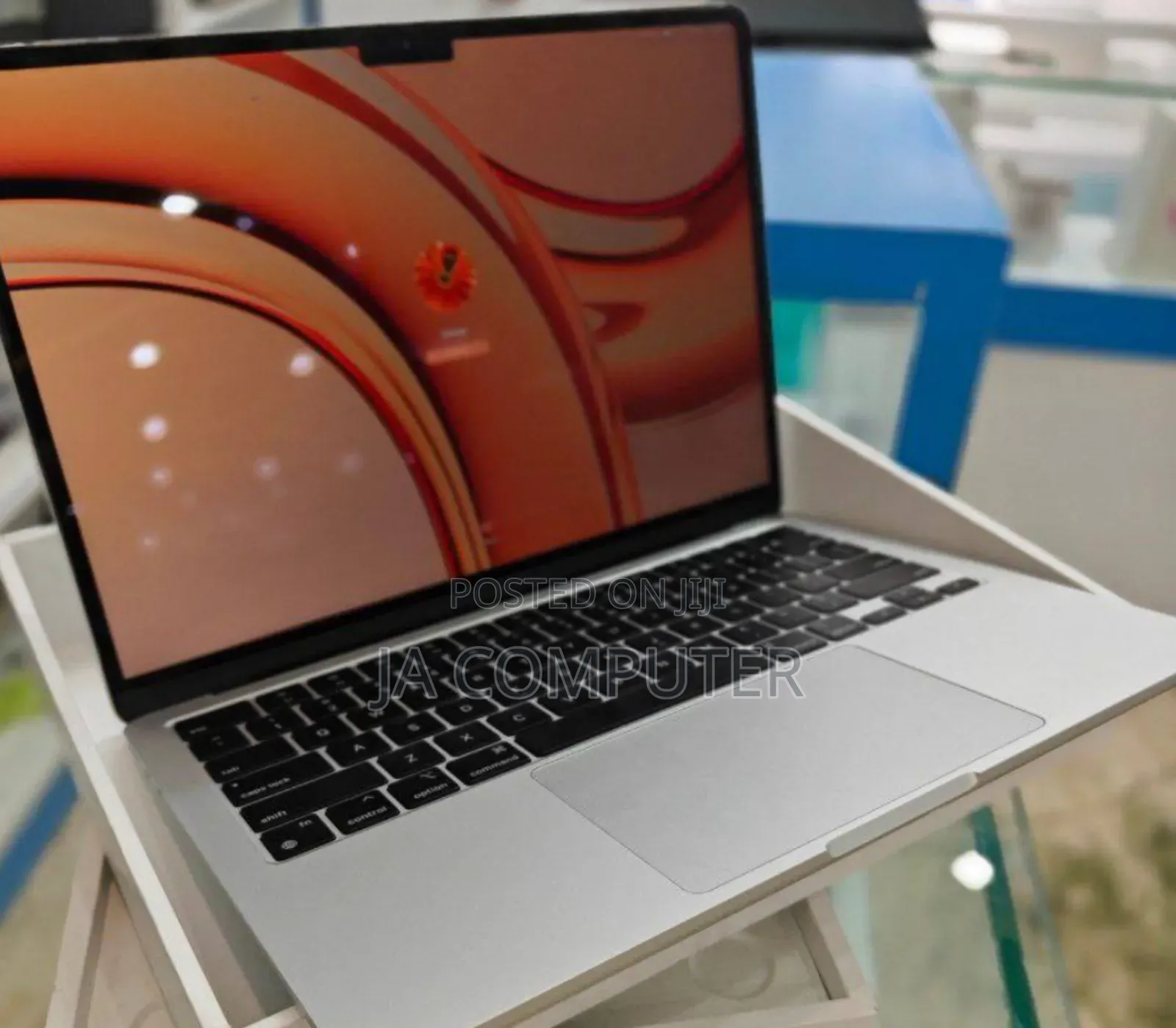 New Laptop Apple MacBook Air 2022 M2 8GB Apple M2 SSD 256GB