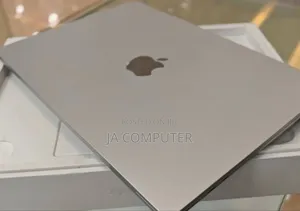 New Laptop Apple MacBook Air 2022 M2 8GB Apple M2 SSD 256GB