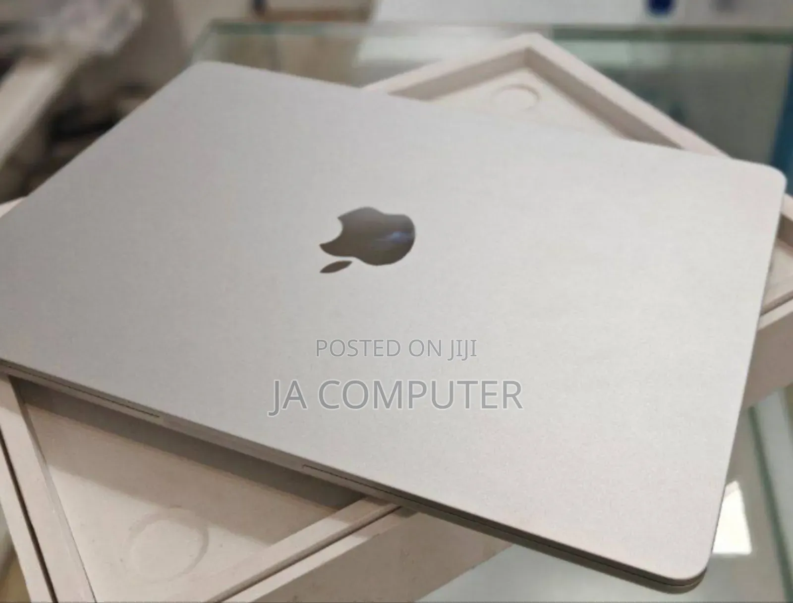 New Laptop Apple MacBook Air 2022 M2 8GB Apple M2 SSD 256GB