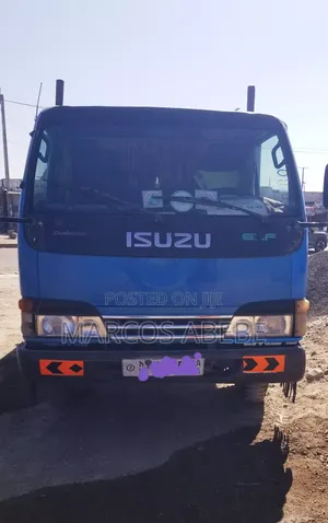 Photo - Isuzu NKR Gelbach (ትንሿ ገልባጭ)