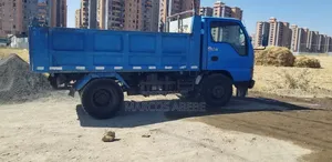 Isuzu NKR Gelbach (ትንሿ ገልባጭ)