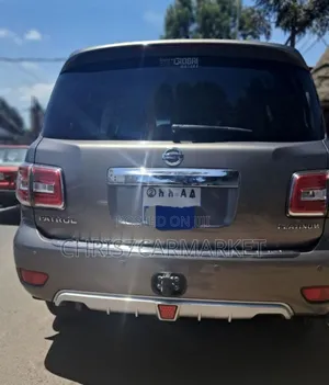 Nissan Patrol 2017 Gold