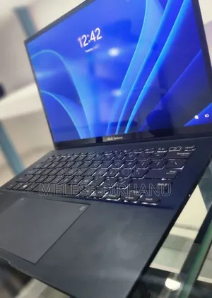 New Laptop Asus ZenBook UX430UA 16GB Intel Core I7 SSD 512GB