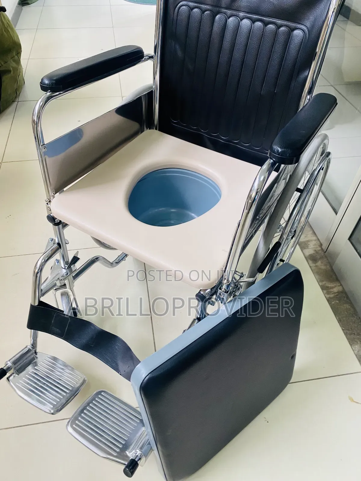 Toilet Wheelchair5wheelchair4wheelchair3wheelchair3wheelchai