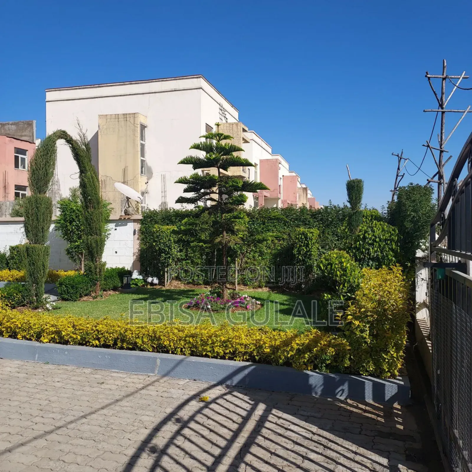 Furnished 5bdrm Apartment in Ccd Real State, Yeka for sale