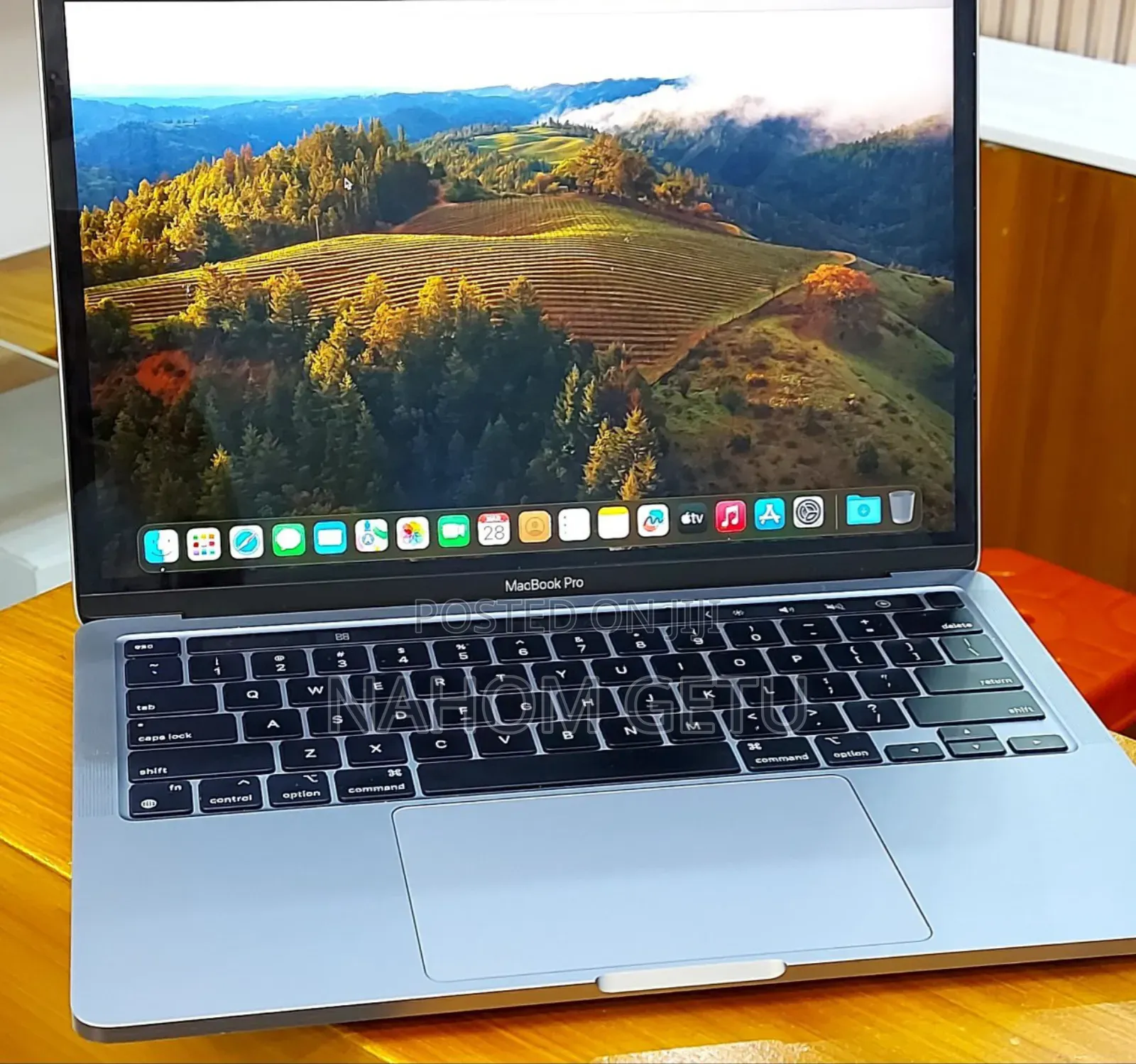 New Laptop Apple MacBook Pro 2022 M2 8GB Apple M2 SSD 256GB