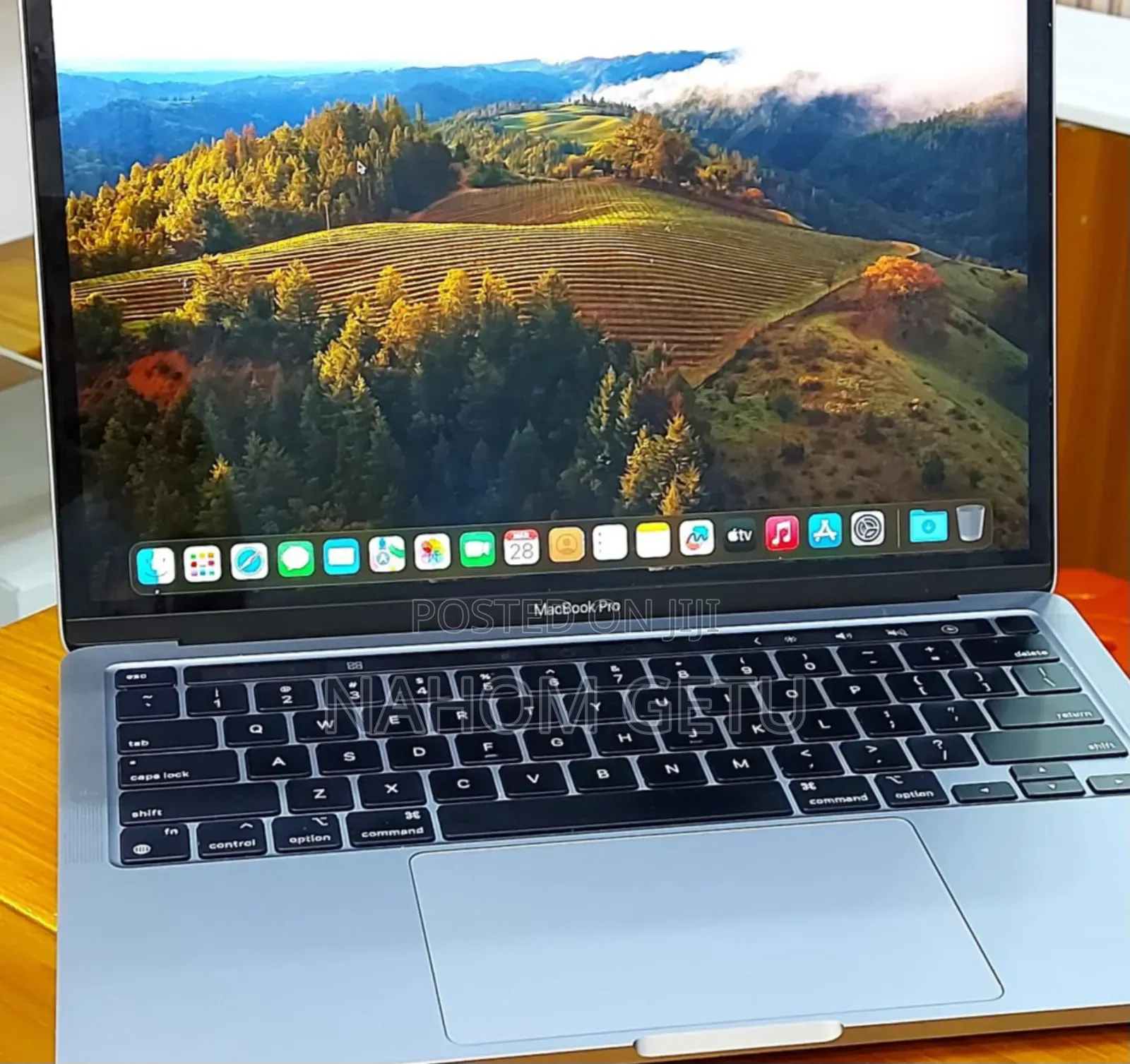 New Laptop Apple MacBook Pro 2022 M2 8GB Apple M2 SSD 256GB