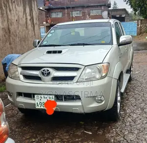 Photo - Toyota Hilux 2008 Silver