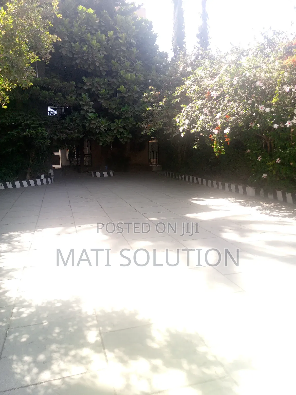 27 ክላስ ያለው ገስታውስ ከነ ሙሉ እቃው ከነ ሙሉ ግቢው እሚከራይ የለመደ ቦታ