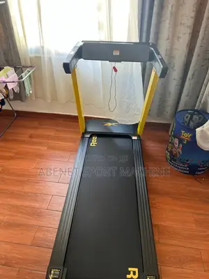 Photo - ዘመናዊ Reebok Fr20 የመሮጫ ማሽን