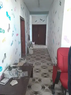 የካልሲ ማምረቻ ድርጅት ህንፃ 
ሙሉ ህንፃው 200 ካሬ ላይ ያረፈ G+4 ሲሆን