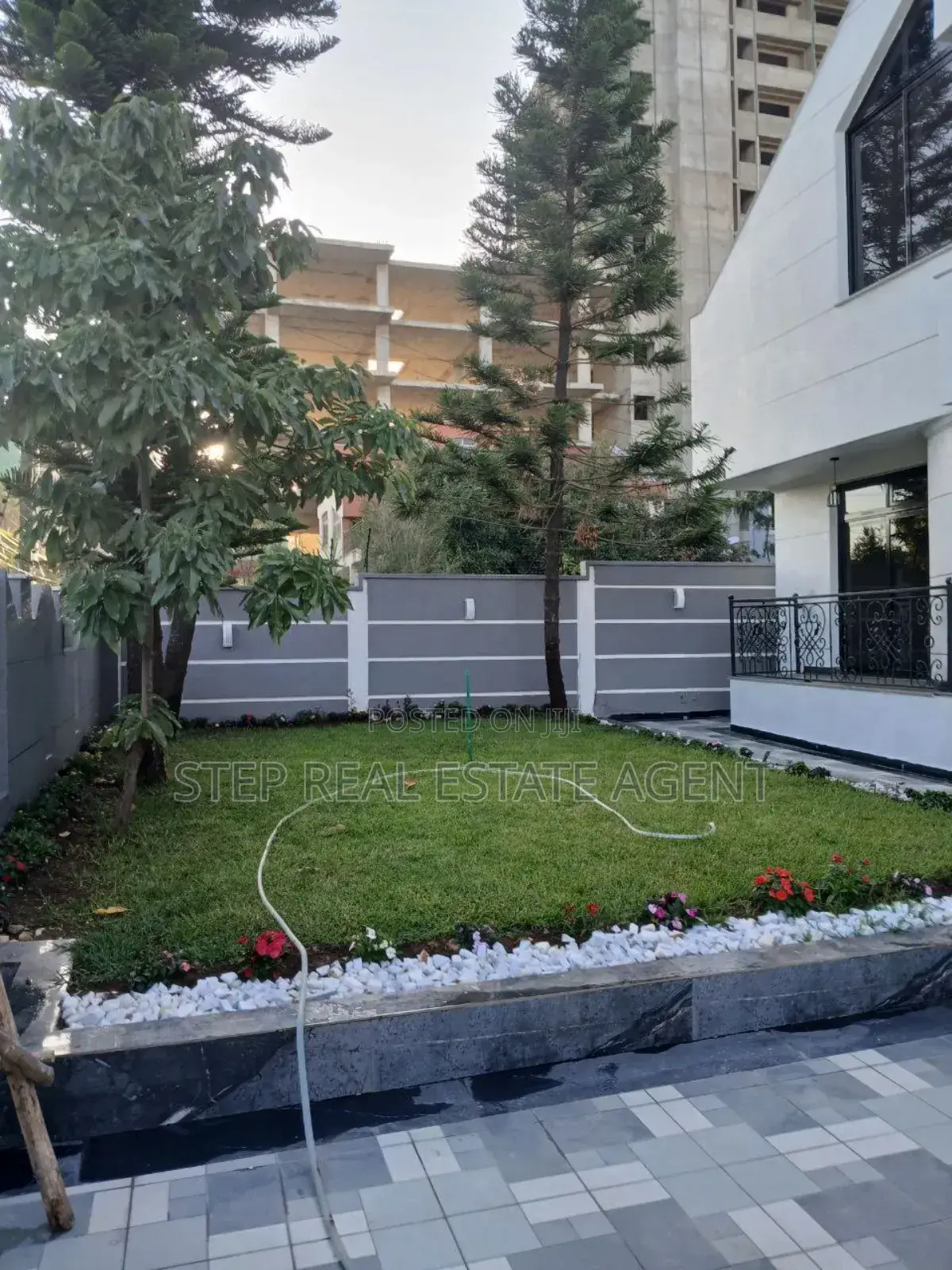 8bdrm House in Bole for sale