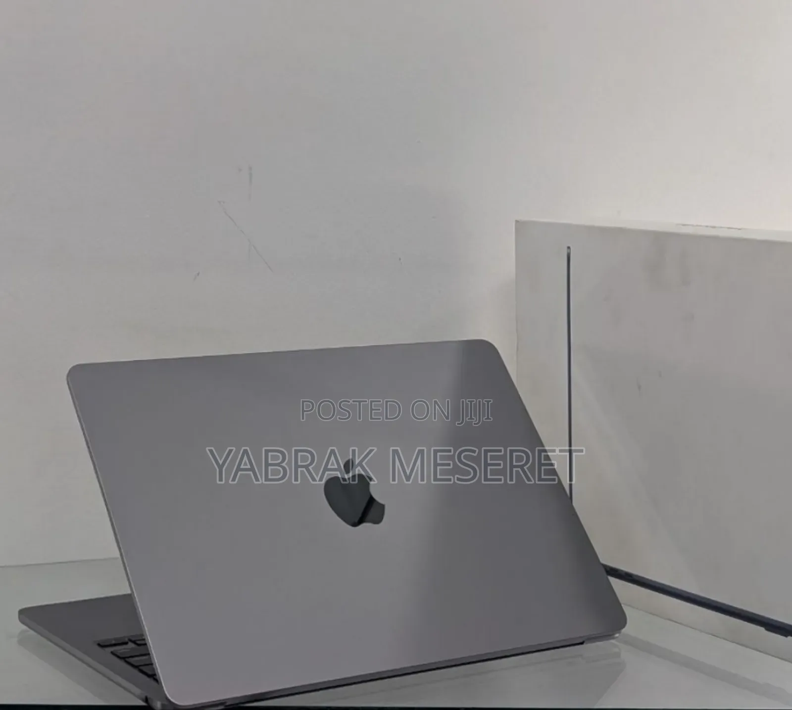 New Laptop Apple MacBook Air 2024 M3 13-Inch 8GB Apple M3 SSD 256GB
