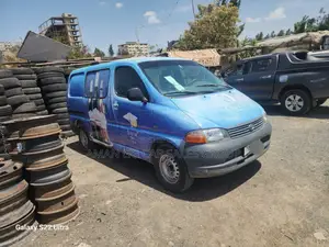 Photo - Toyota HiAce 2006 White