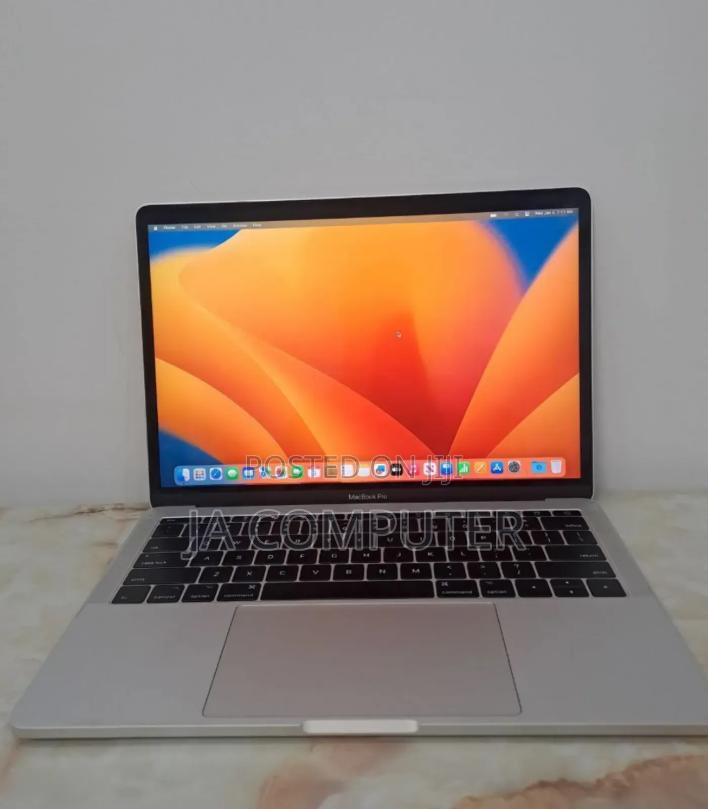 New Laptop Apple MacBook Pro 2017 8GB Intel Core I5 SSD 256GB