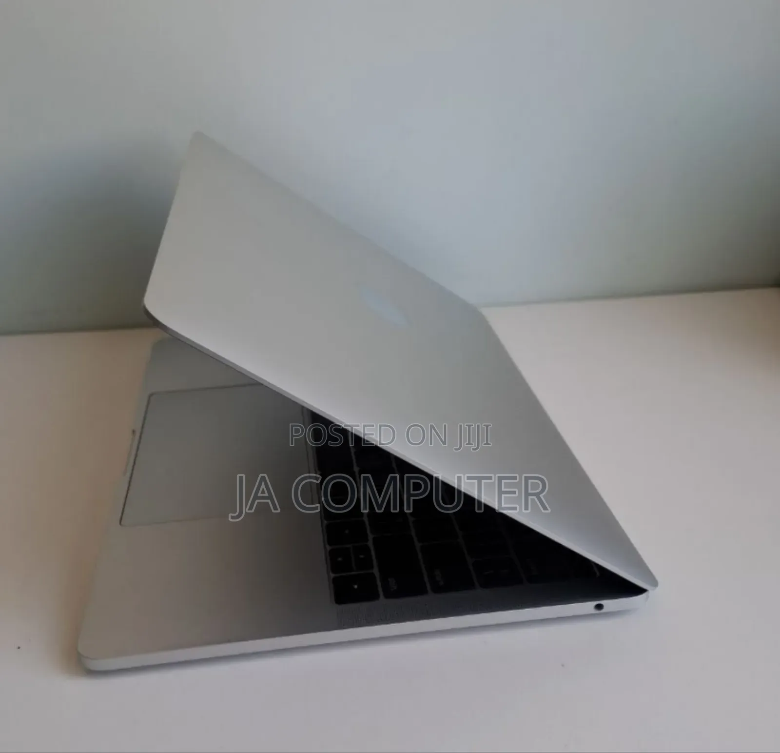 New Laptop Apple MacBook Pro 2017 8GB Intel Core I5 SSD 256GB