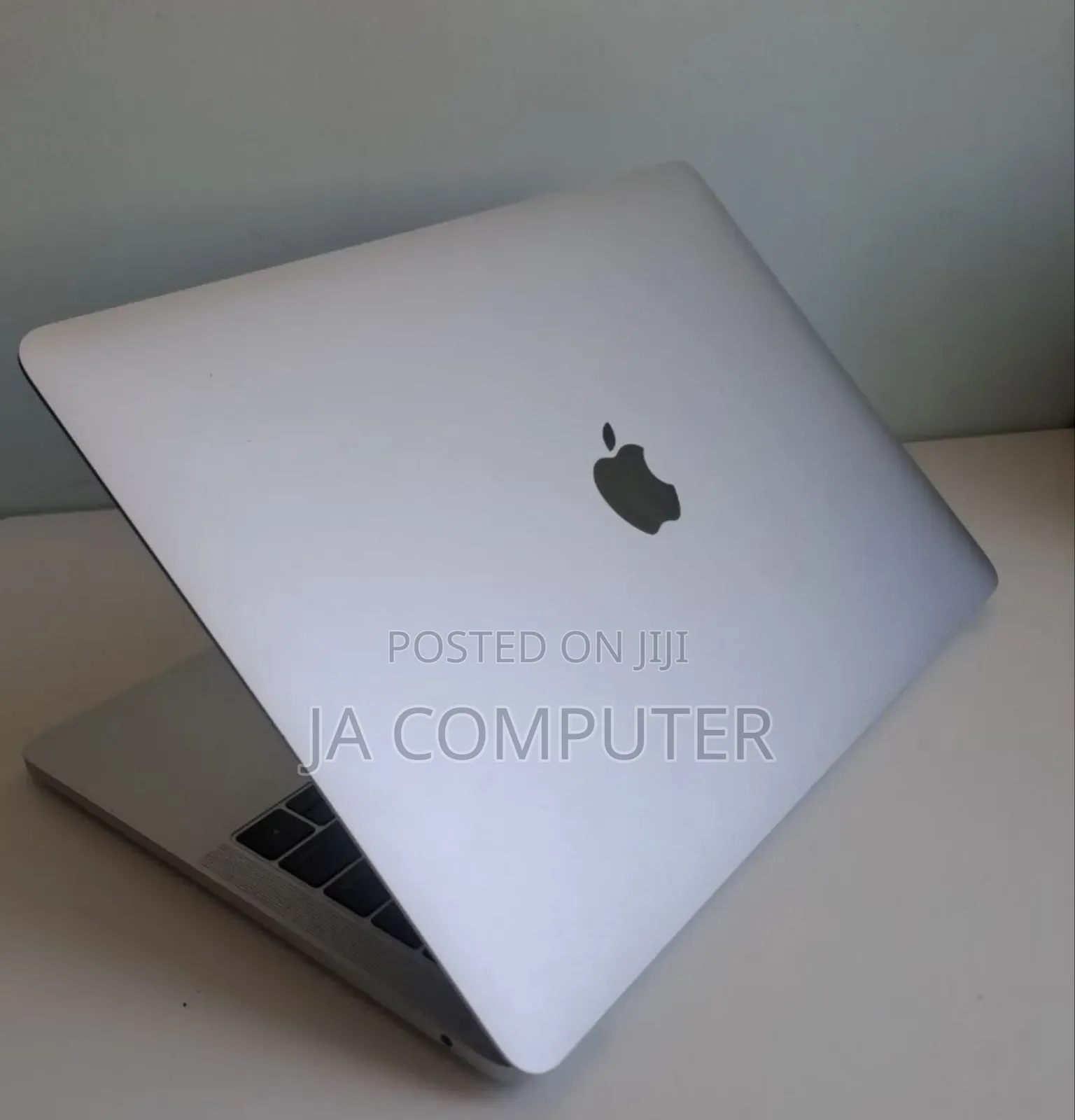 New Laptop Apple MacBook Pro 2017 8GB Intel Core I5 SSD 256GB