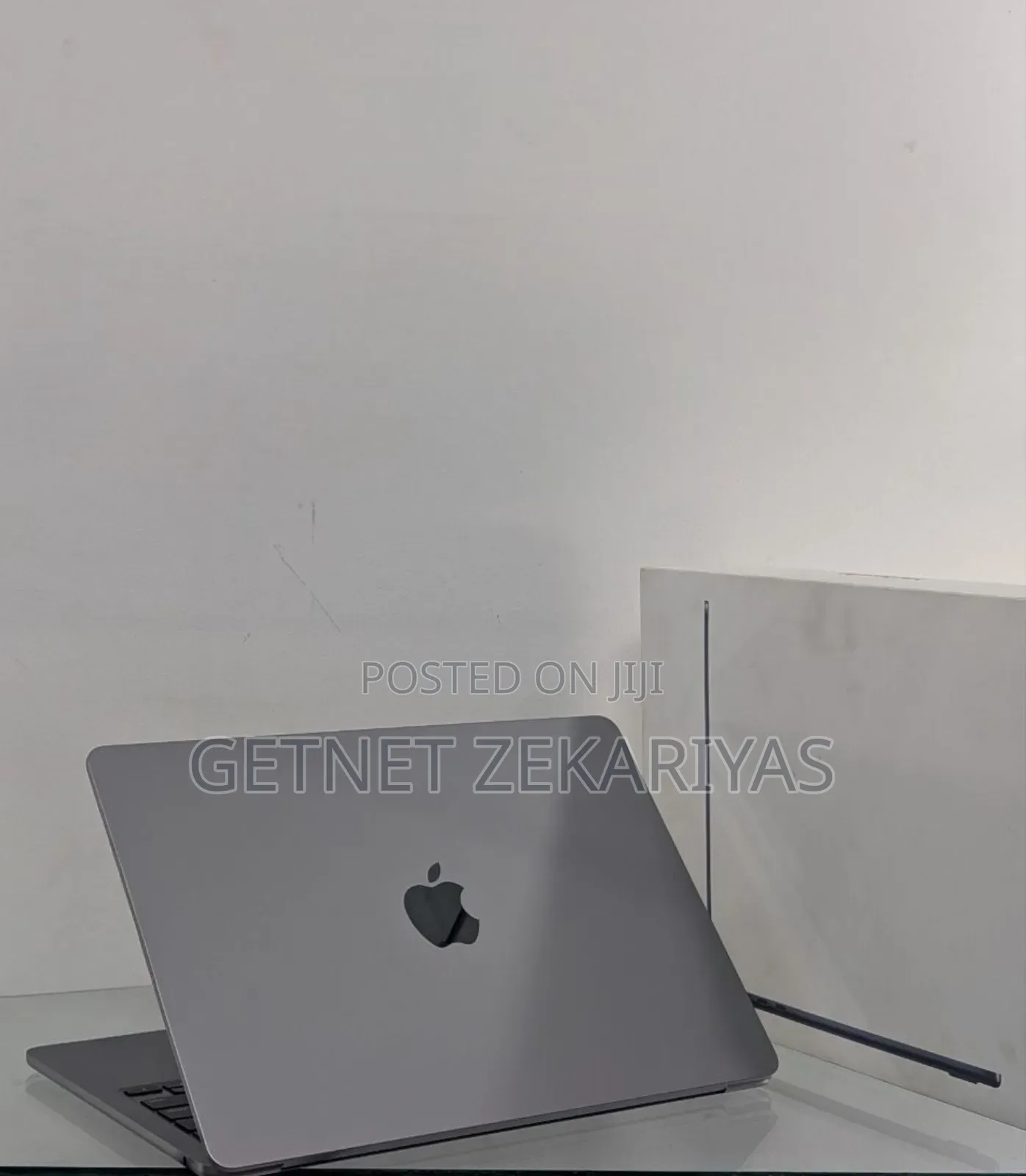 New Laptop Apple MacBook Air 2024 M3 13-Inch 8GB Apple M3 SSD 256GB