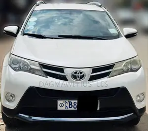 Photo - Toyota RAV4 2015 White
