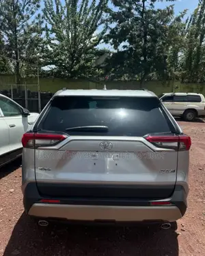 New Toyota RAV4 2022 Silver