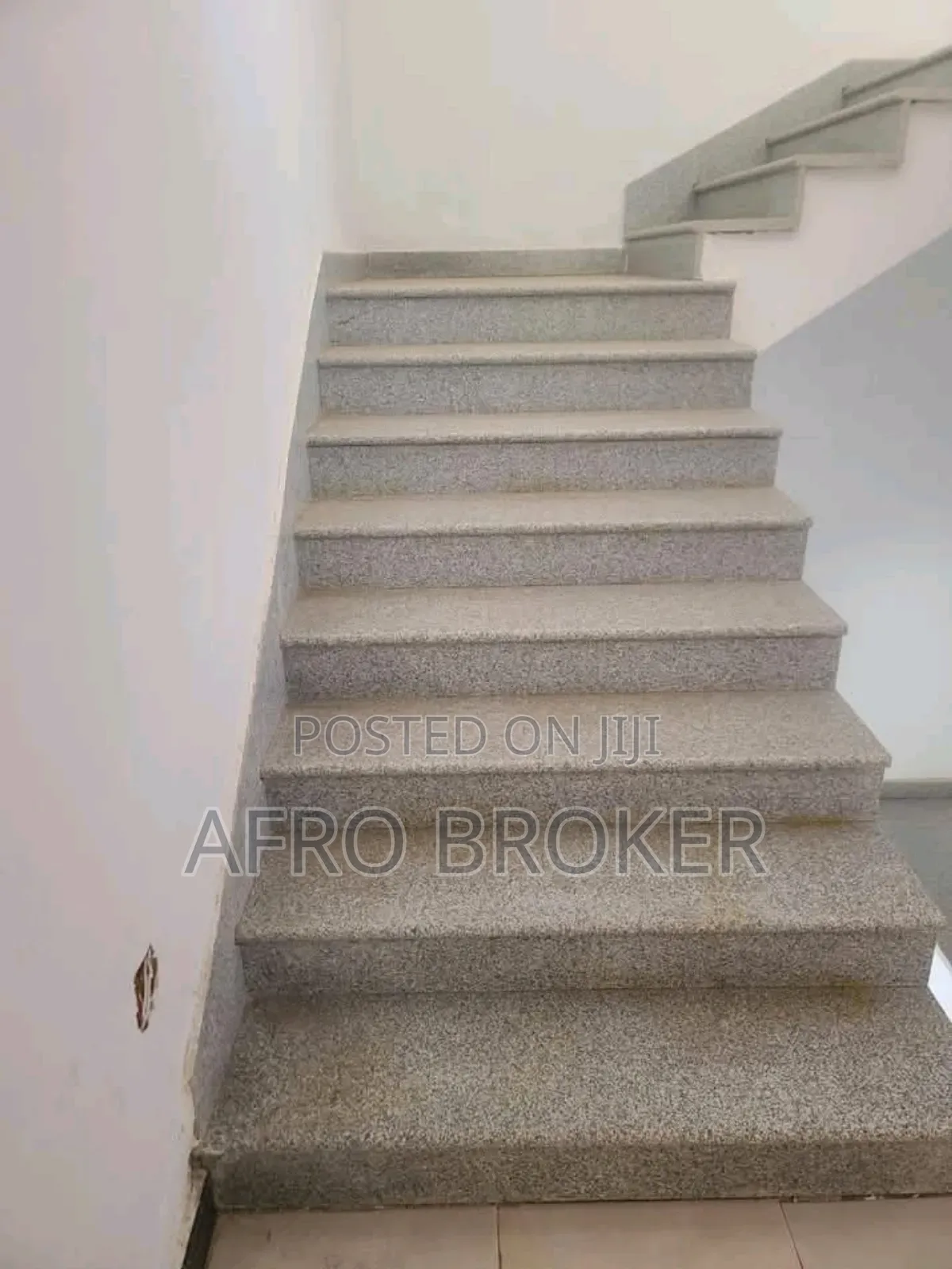 6bdrm House in Woreda 02, Akaky Kaliti for sale