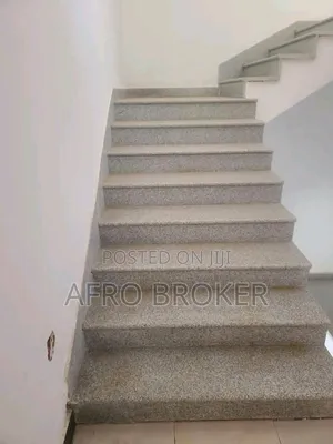 6bdrm House in Woreda 02, Akaky Kaliti for sale