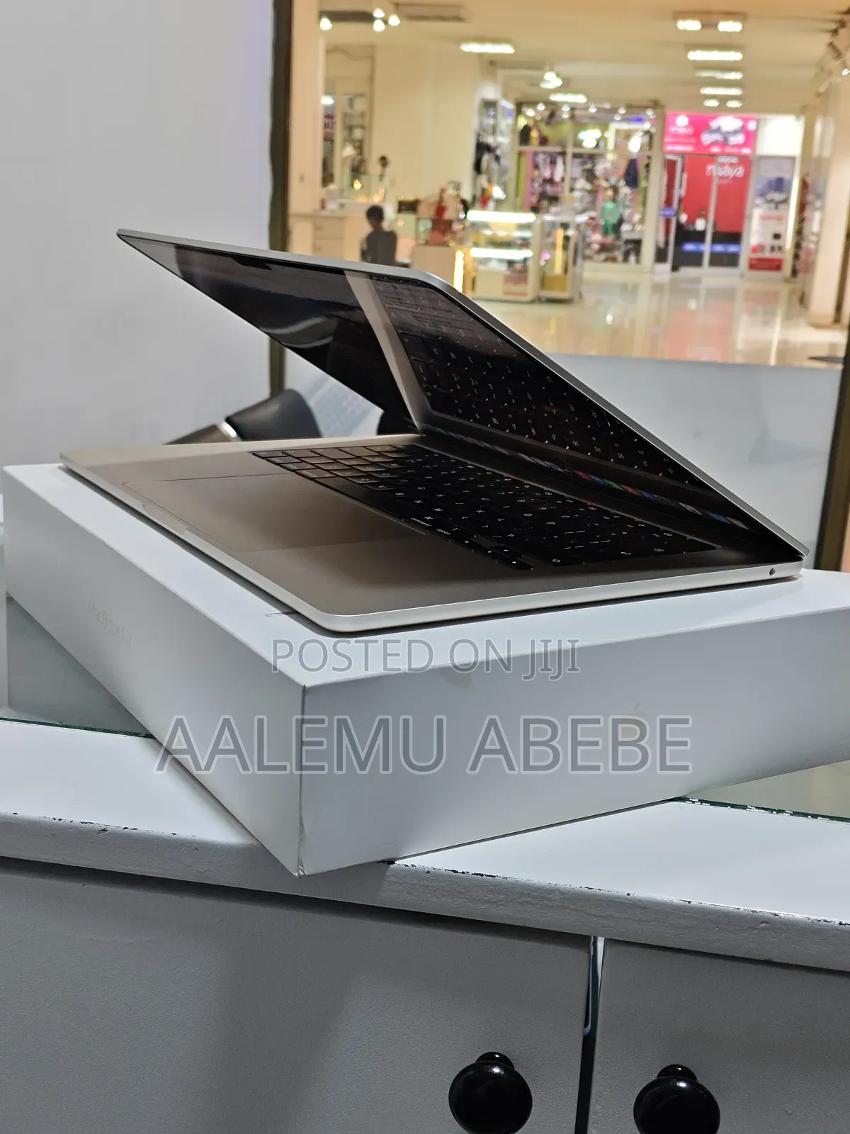 New Laptop Apple MacBook Air 2022 M2 8GB Apple M2 SSD 256GB