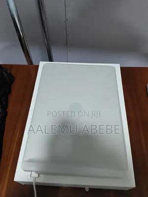 New Laptop Apple MacBook Air 2022 M2 8GB Apple M2 SSD 256GB