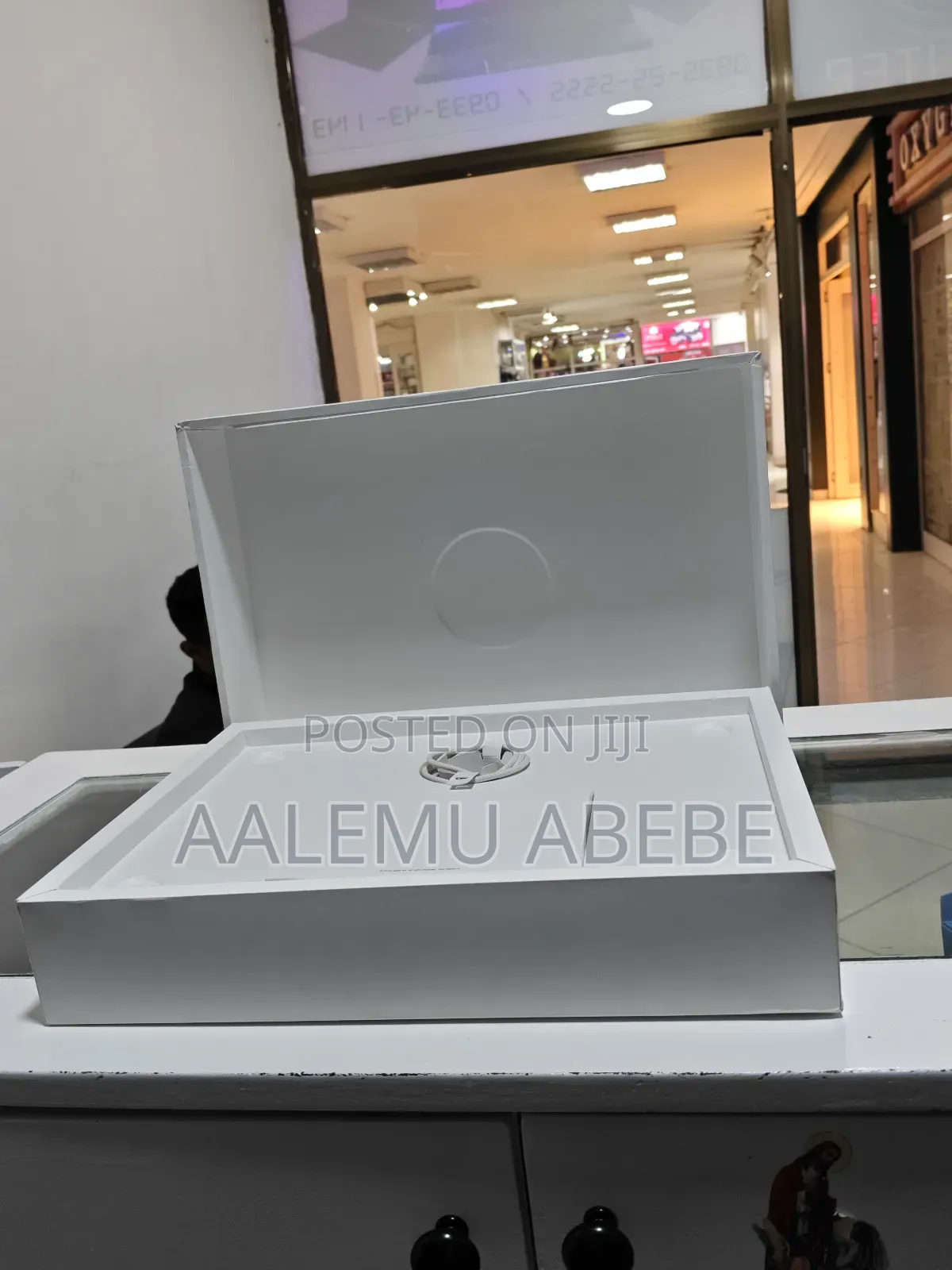 New Laptop Apple MacBook Air 2022 M2 8GB Apple M2 SSD 256GB