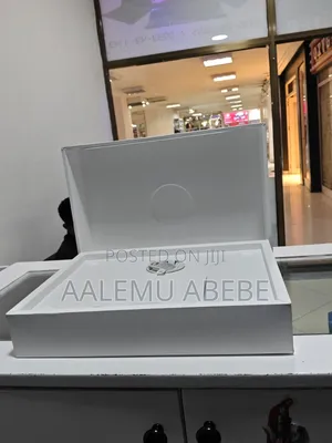 New Laptop Apple MacBook Air 2022 M2 8GB Apple M2 SSD 256GB