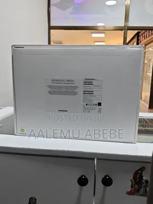 New Laptop Apple MacBook Air 2022 M2 8GB Apple M2 SSD 256GB