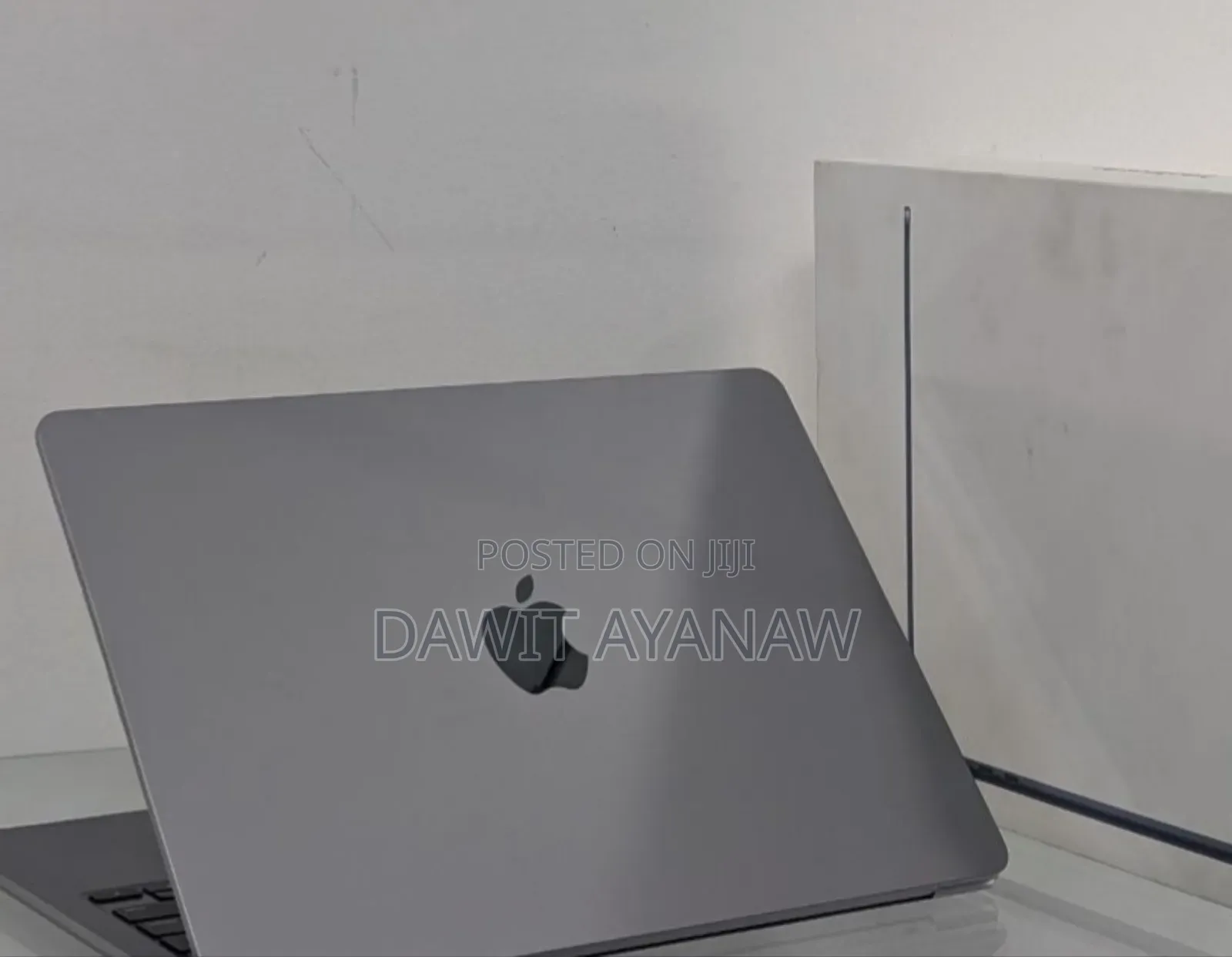 New Apple MacBook Air 2024 M3 13-Inch 8GB Intel Core I5 SSD 256GB