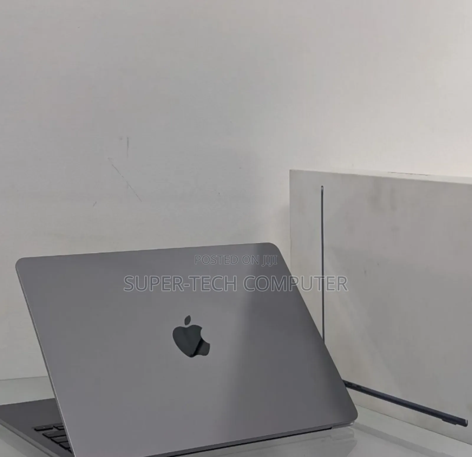 New Laptop Apple MacBook Air 2024 M3 13-Inch 8GB Apple M3 SSD 256GB