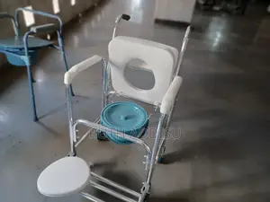 Photo - Medical Chair14ኮሞድ አራት ጎማ ያለው ዊልቸር Commode Chair New Packed