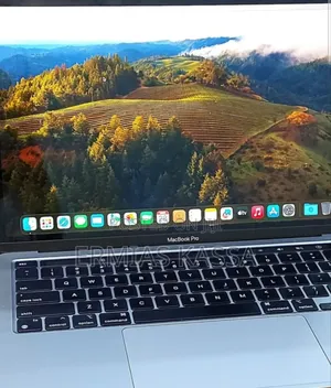 New Laptop Apple MacBook Pro 2020 M1 8GB Apple M1 Pro SSD 256GB