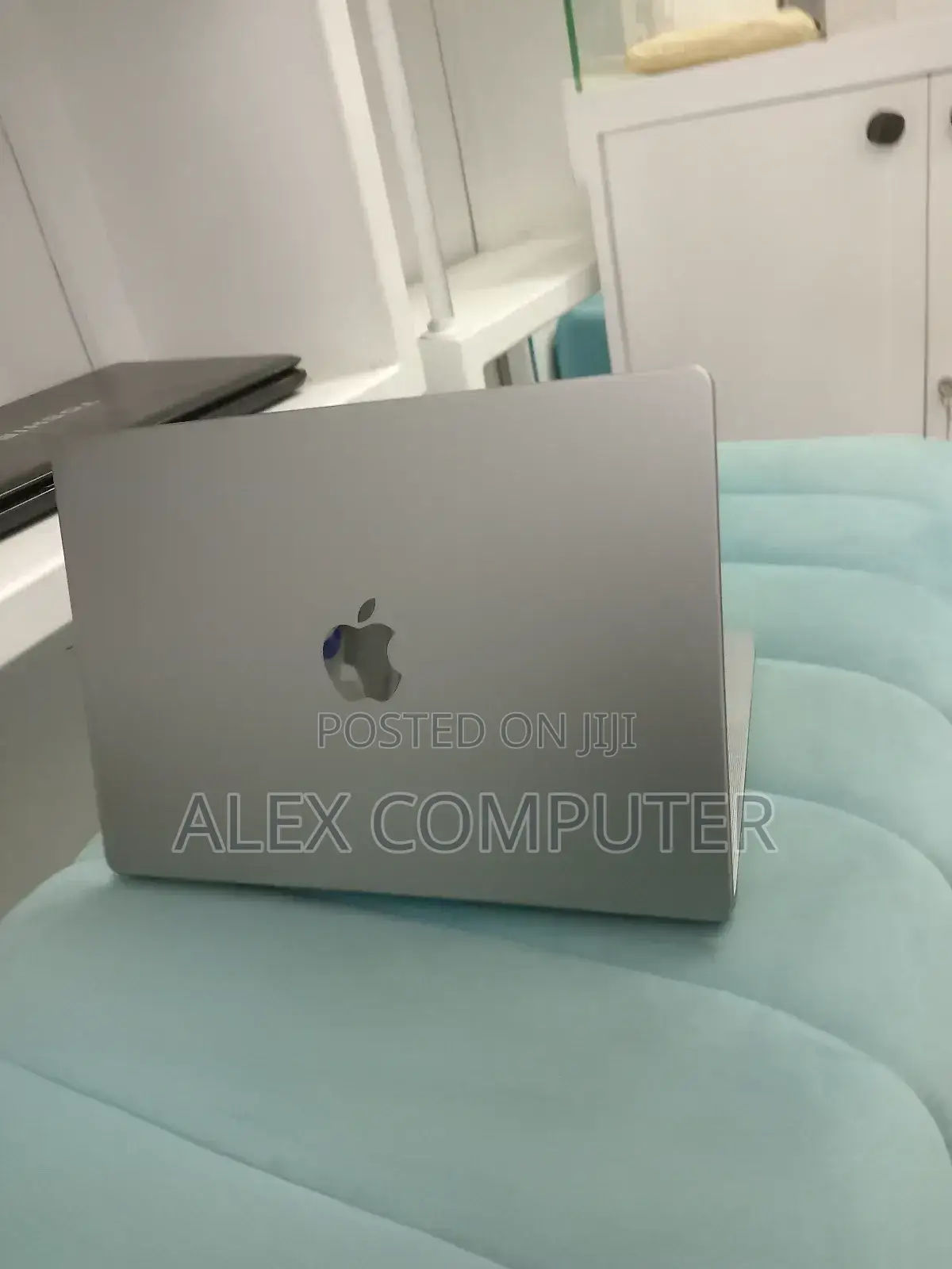 New Laptop Apple MacBook Pro M1 16GB Apple M1 Pro SSD 1T