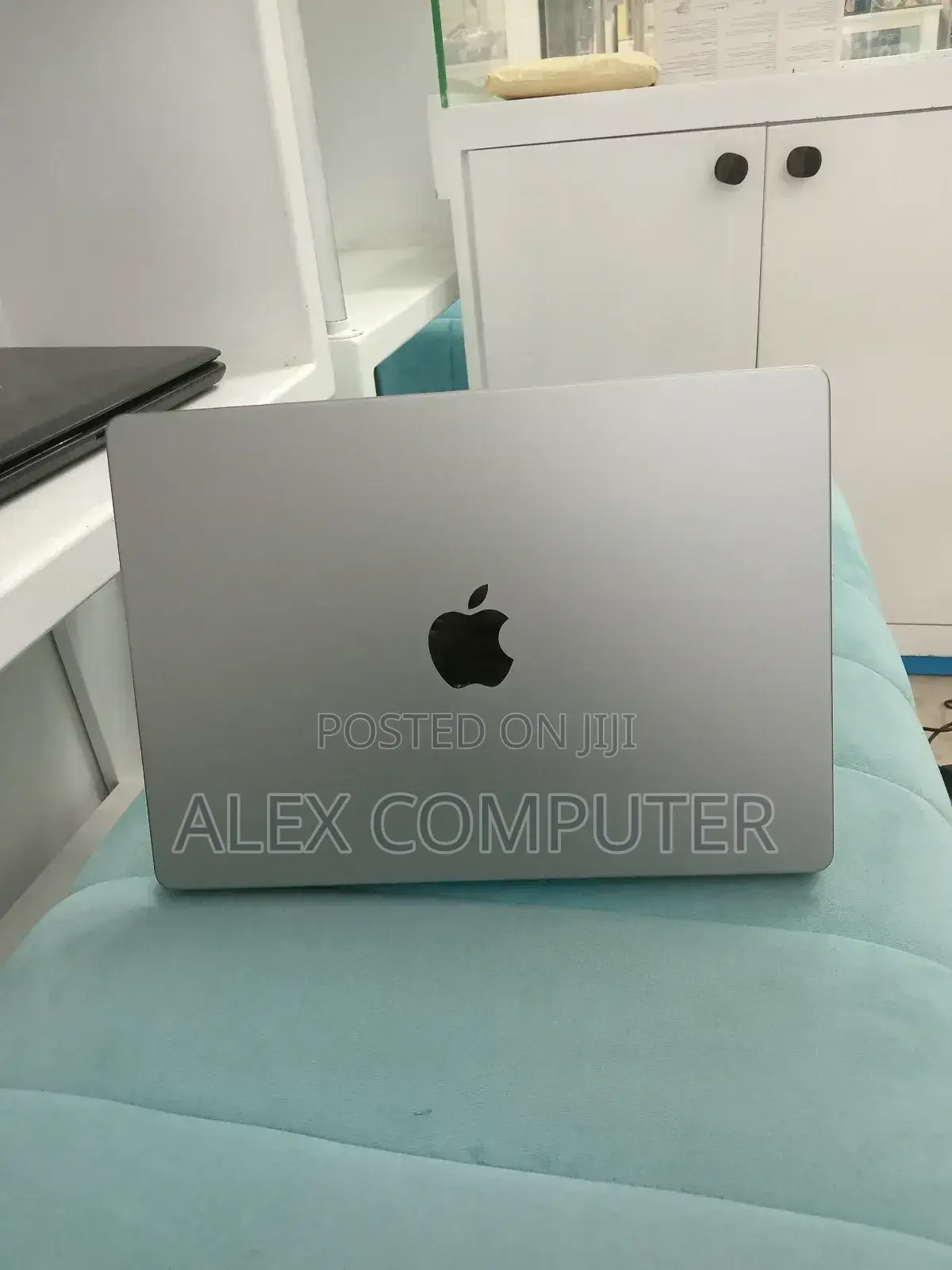 New Laptop Apple MacBook Pro M1 16GB Apple M1 Pro SSD 1T