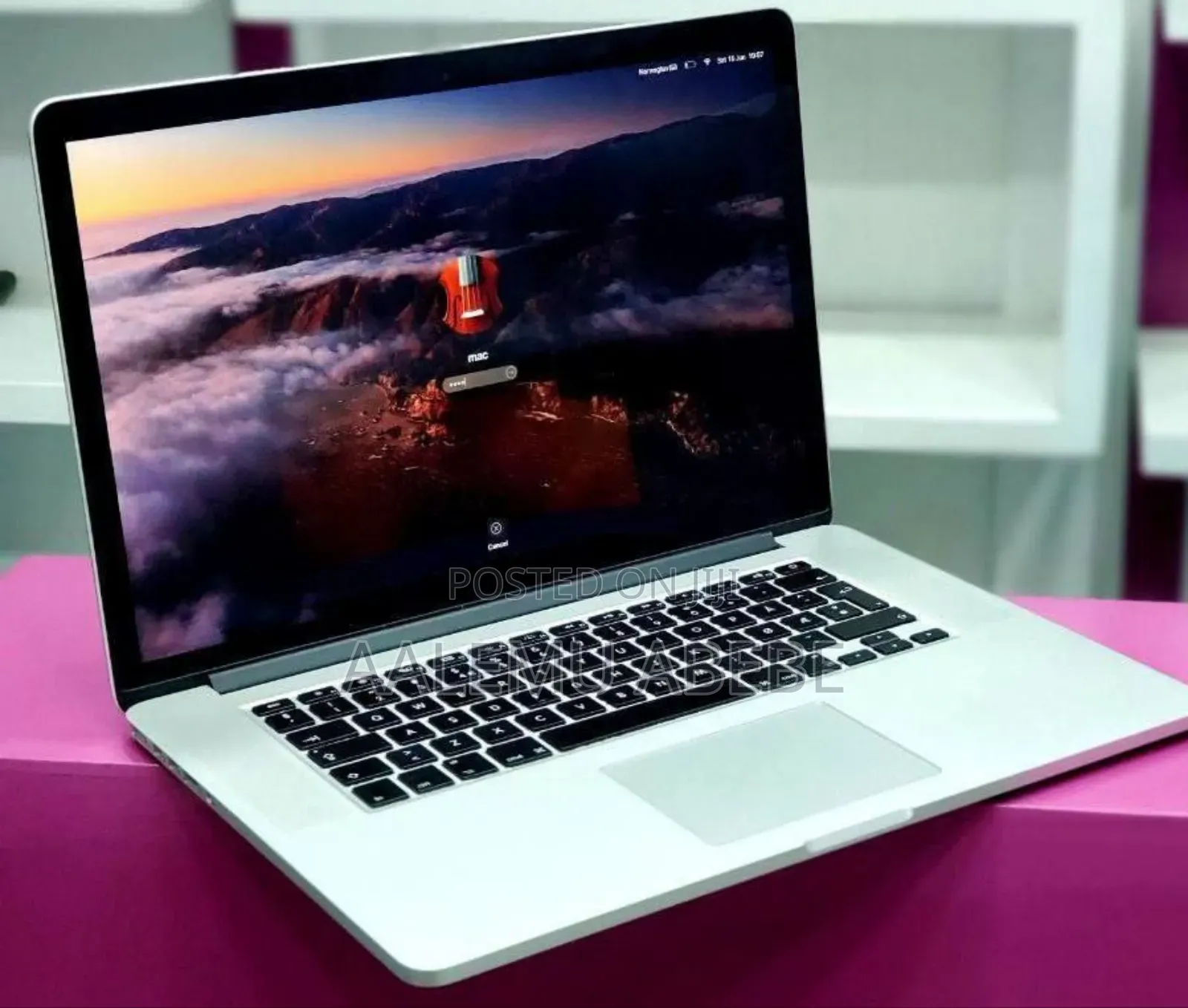 New Laptop Apple MacBook 2015 8GB Intel Core I7 SSD 256GB